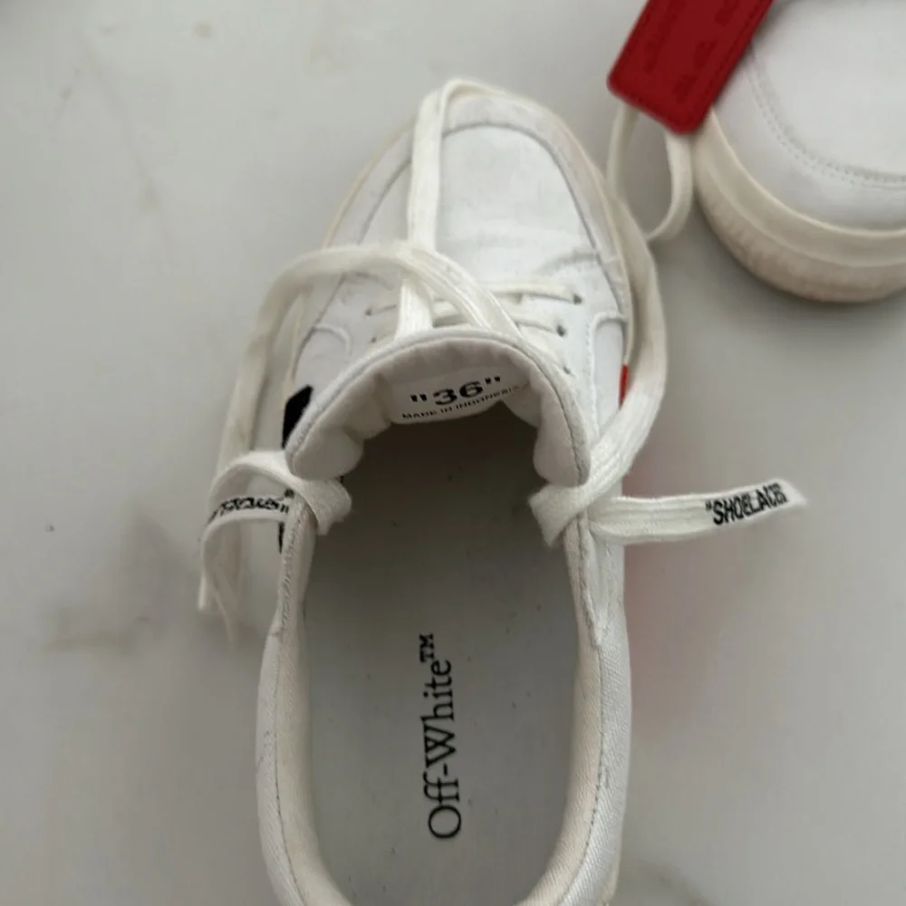 Off white - Picture 3 of 4